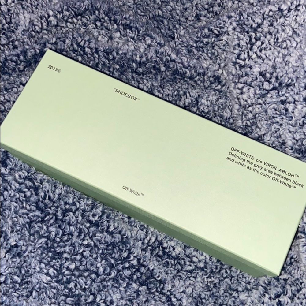 OFF-WHITE SLIDES (NEVER WORN)